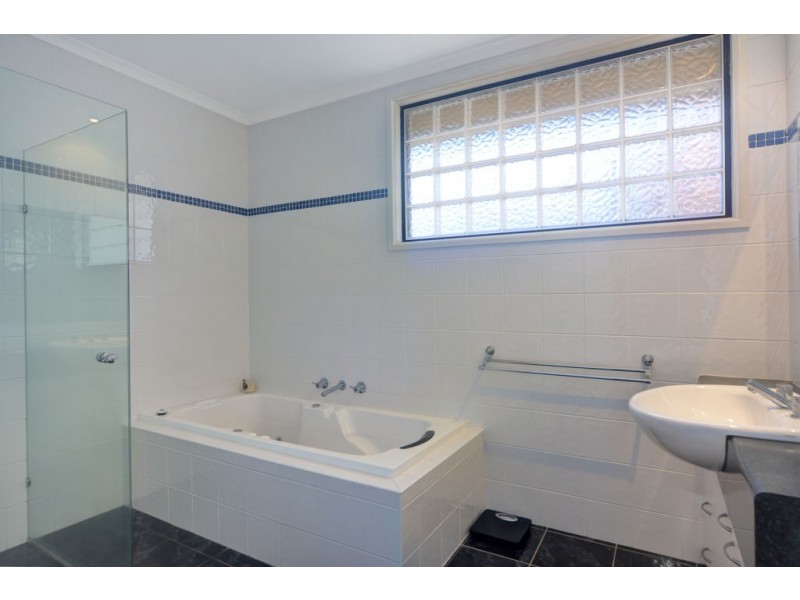 33 Walsh Crescent, North Nowra NSW 2541