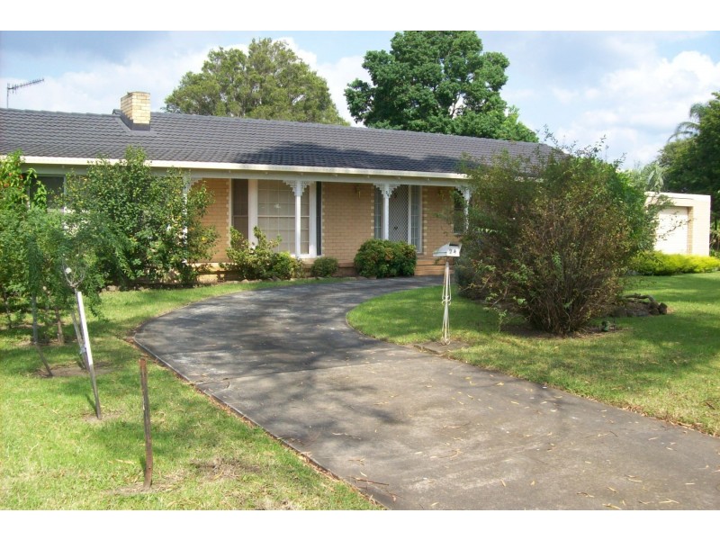 24 Lyrebird Drive, Nowra NSW 2541