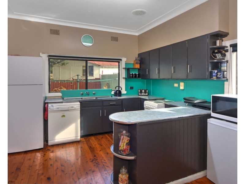 2 Huxley Street, Nowra NSW 2541