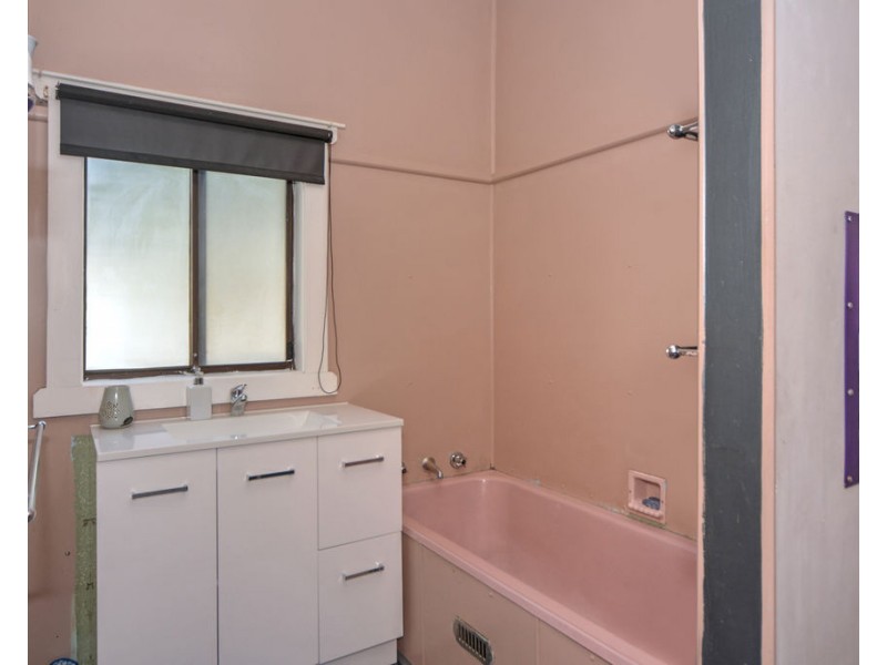 2 Huxley Street, Nowra NSW 2541