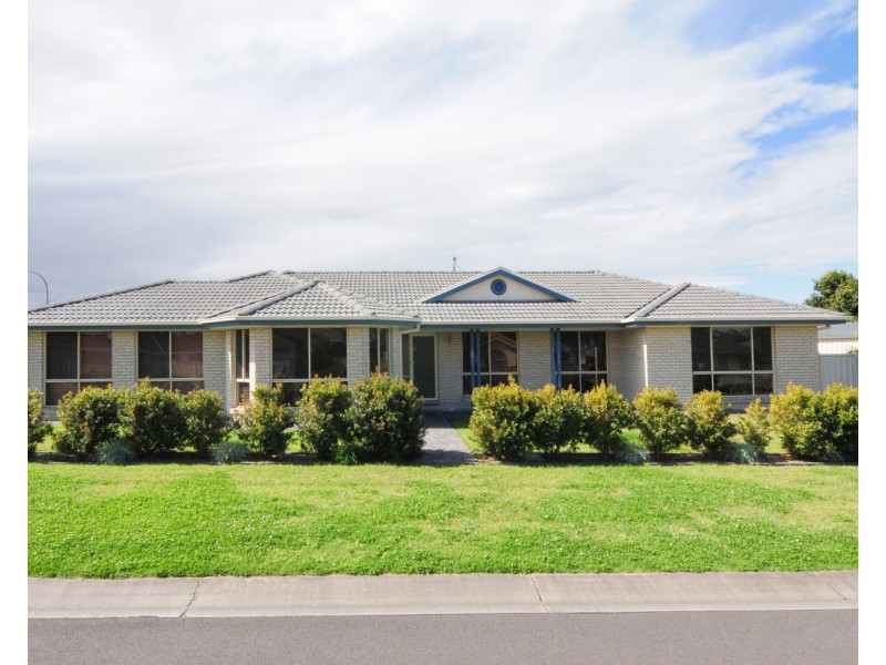 2 Guinea Flower Crescent, Worrigee NSW 2540