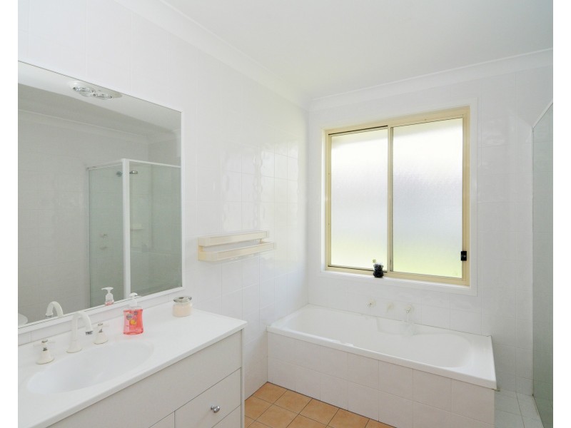 2 Guinea Flower Crescent, Worrigee NSW 2540