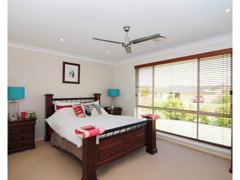 2 Guinea Flower Crescent, Worrigee NSW 2540