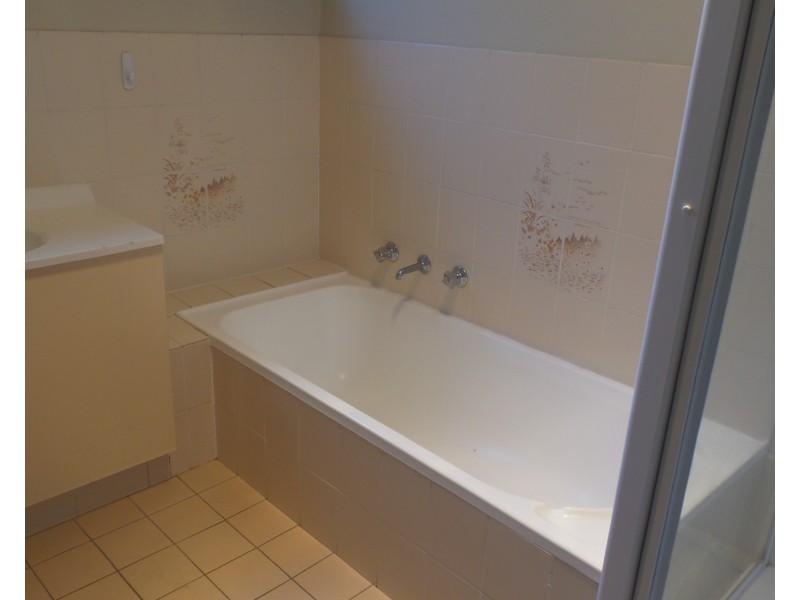 7/76 Brinawarr Street, Bomaderry NSW 2541