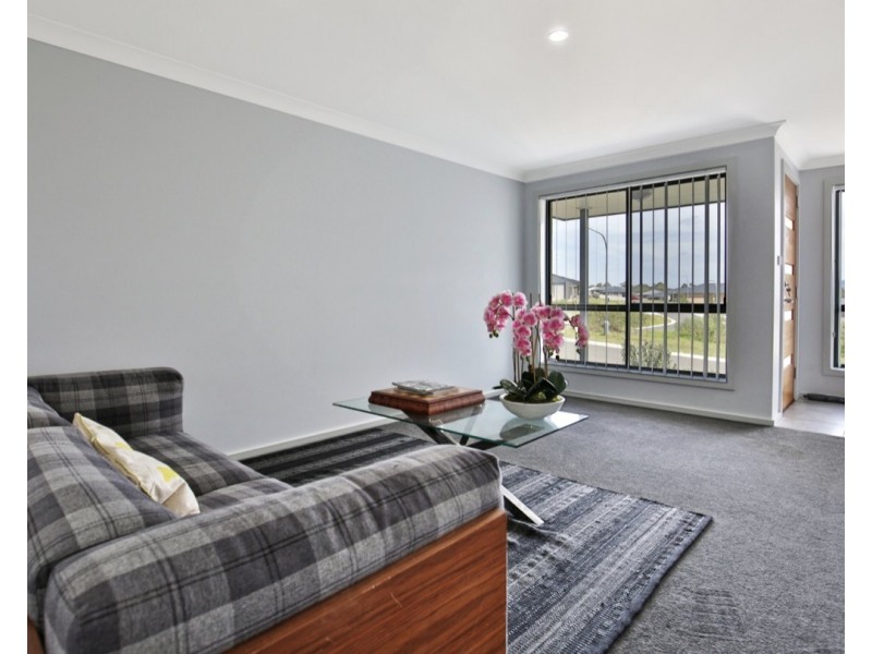 61b Warrigal Street, Nowra NSW 2541