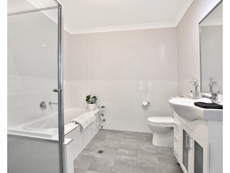 61b Warrigal Street, Nowra NSW 2541