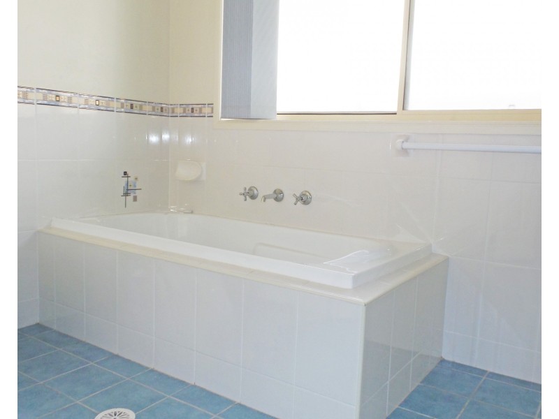 15 Warrigal Street, Nowra NSW 2541