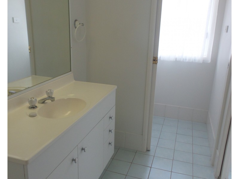 6 Gardenia Crescent, Bomaderry NSW 2541