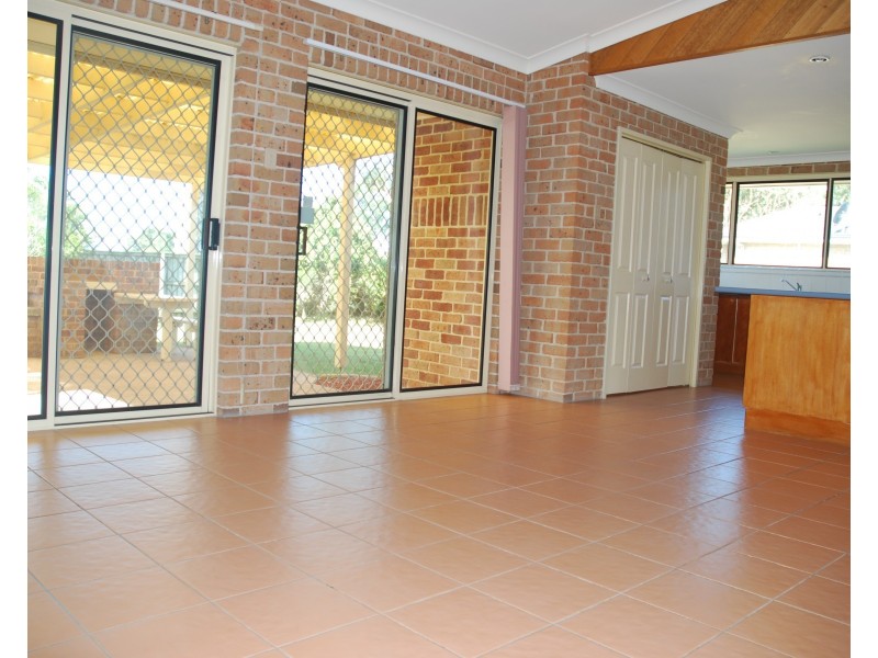 13 Robinia Way, Worrigee NSW 2540