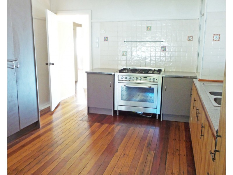 46 Brinawarr Street, Bomaderry NSW 2541