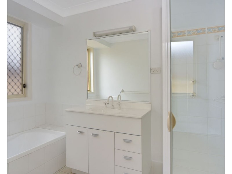 16 Hibiscus Place, Bomaderry NSW 2541