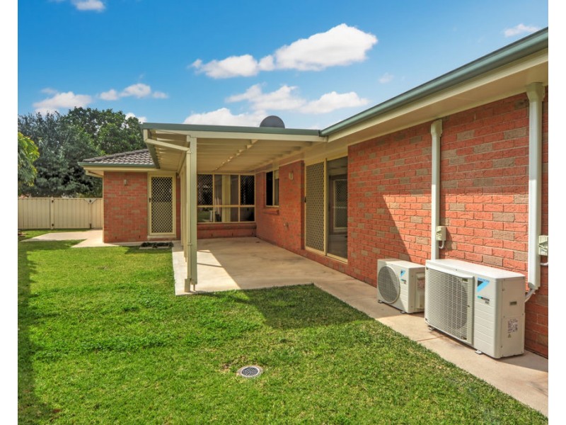 16 Hibiscus Place, Bomaderry NSW 2541
