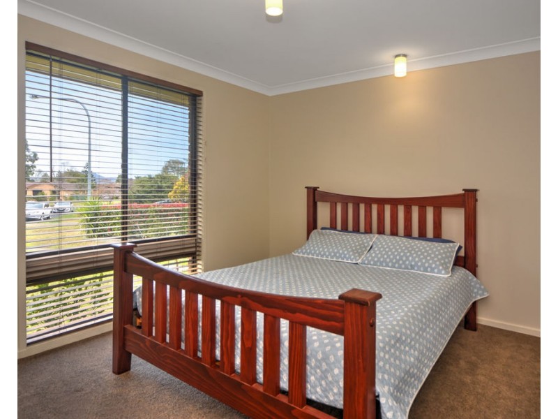 4 Alverstoke Close, Bomaderry NSW 2541