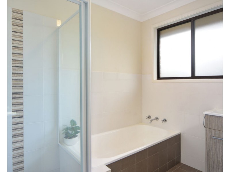 4 Alverstoke Close, Bomaderry NSW 2541