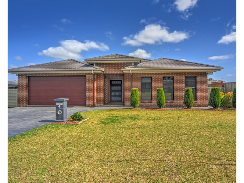4 Hanover Close, South Nowra NSW 2541