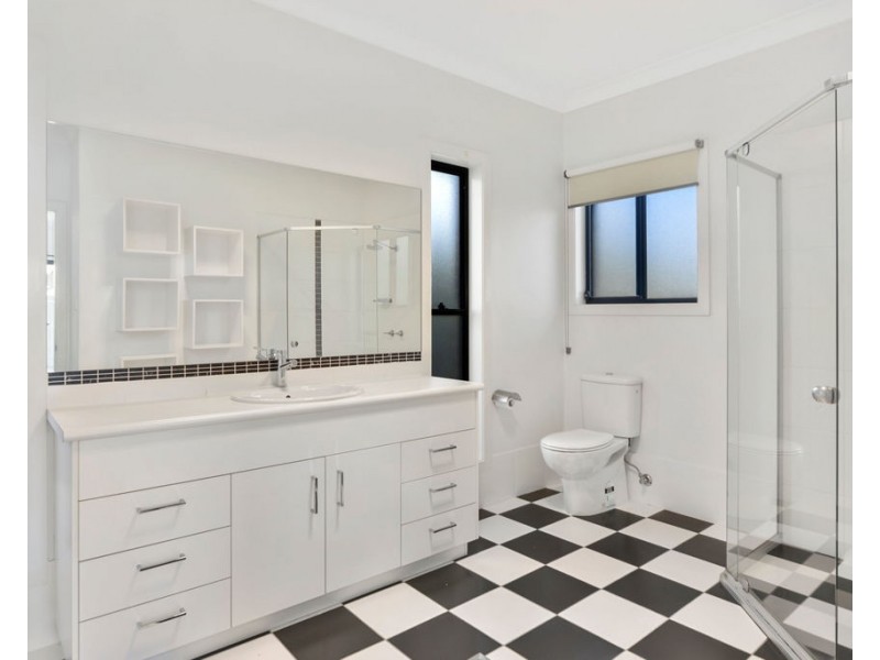 4 Hanover Close, South Nowra NSW 2541