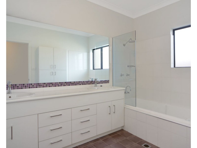 4 Hanover Close, South Nowra NSW 2541