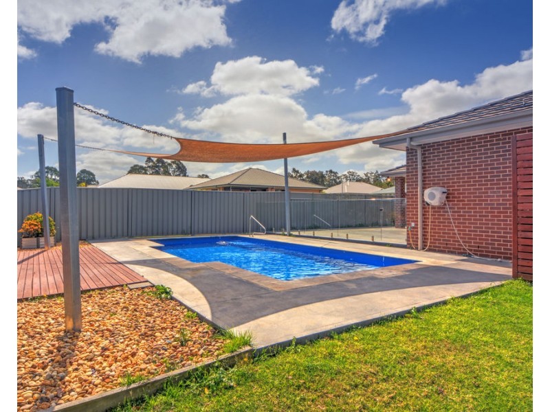 4 Hanover Close, South Nowra NSW 2541