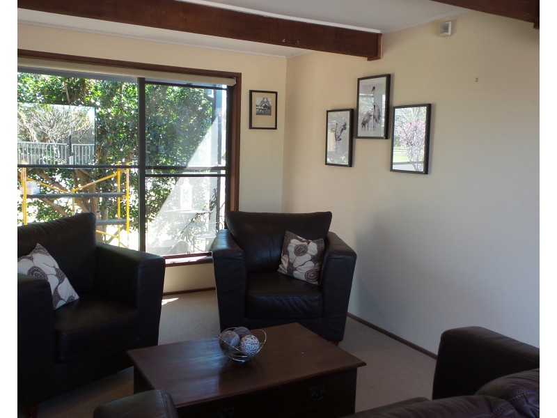 28 Lyrebird Drive, Nowra NSW 2541