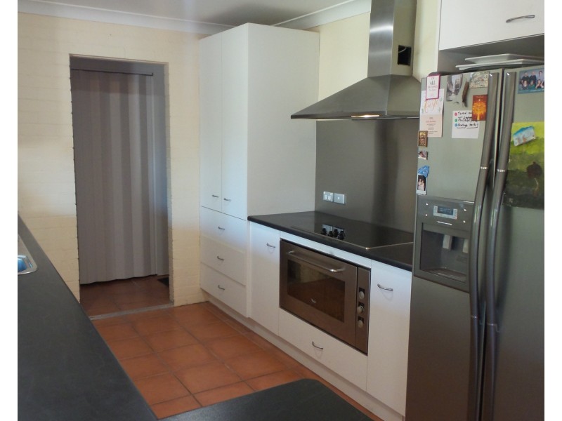 28 Lyrebird Drive, Nowra NSW 2541