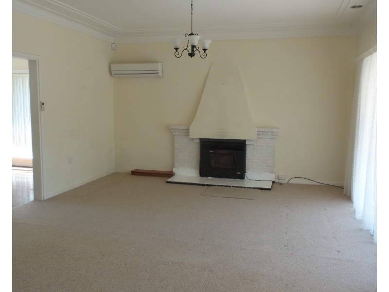 63 Shoalhaven Street, Nowra NSW 2541