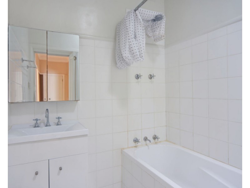 32 Cambewarra Road, Bomaderry NSW 2541