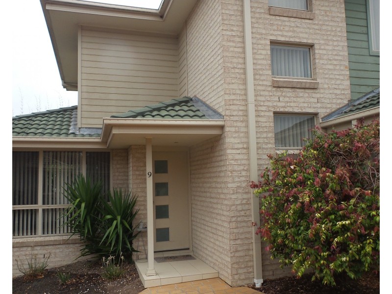 9/8 Meroo Road, Bomaderry NSW 2541