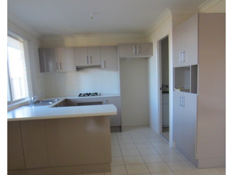 9/8 Meroo Road, Bomaderry NSW 2541