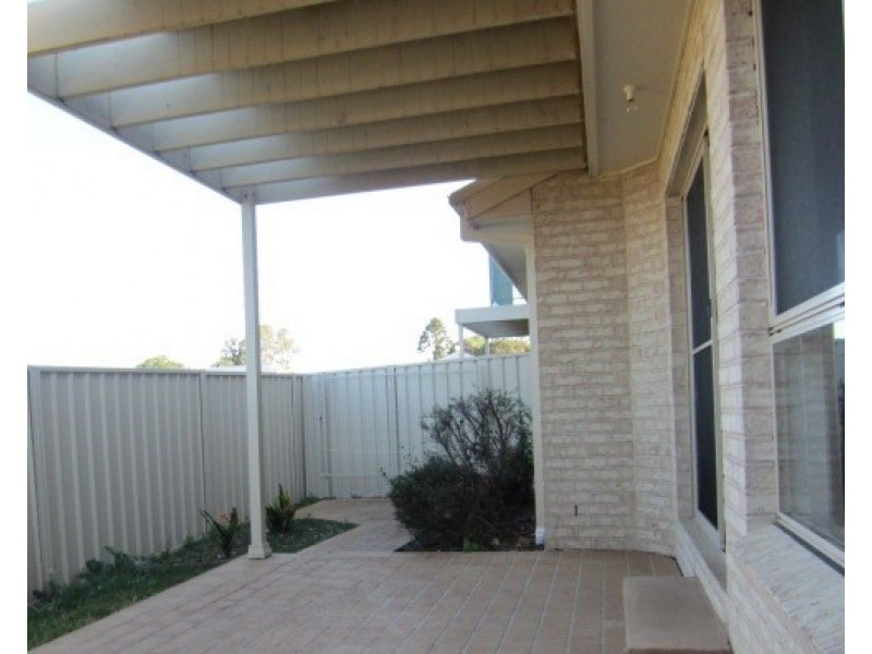 9/8 Meroo Road, Bomaderry NSW 2541