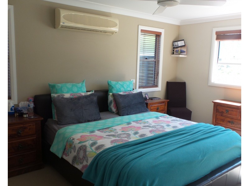 96 West Birriley Street, Bomaderry NSW 2541