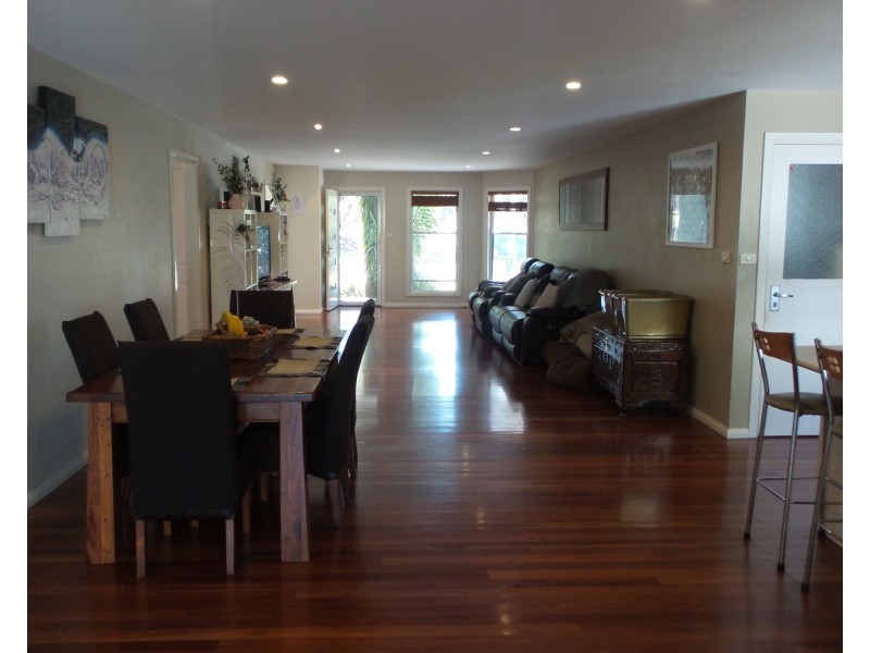 96 West Birriley Street, Bomaderry NSW 2541