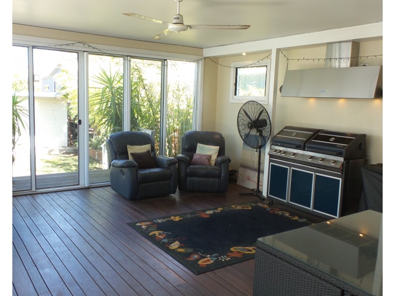 96 West Birriley Street, Bomaderry NSW 2541