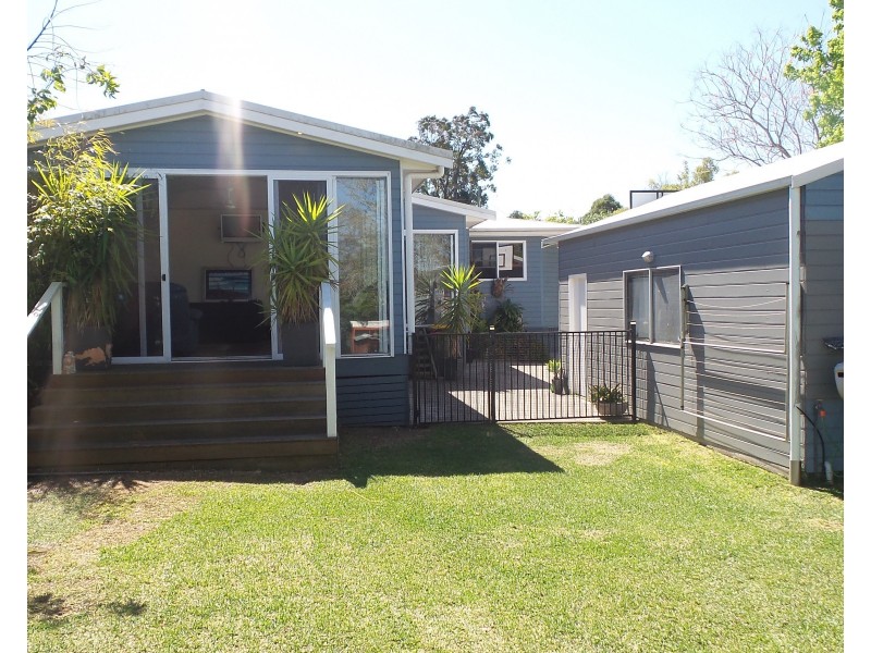 96 West Birriley Street, Bomaderry NSW 2541