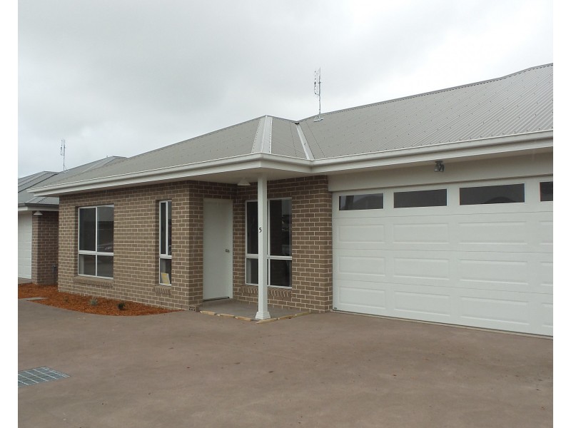 4/11 Hawthorn Avenue, Nowra NSW 2541