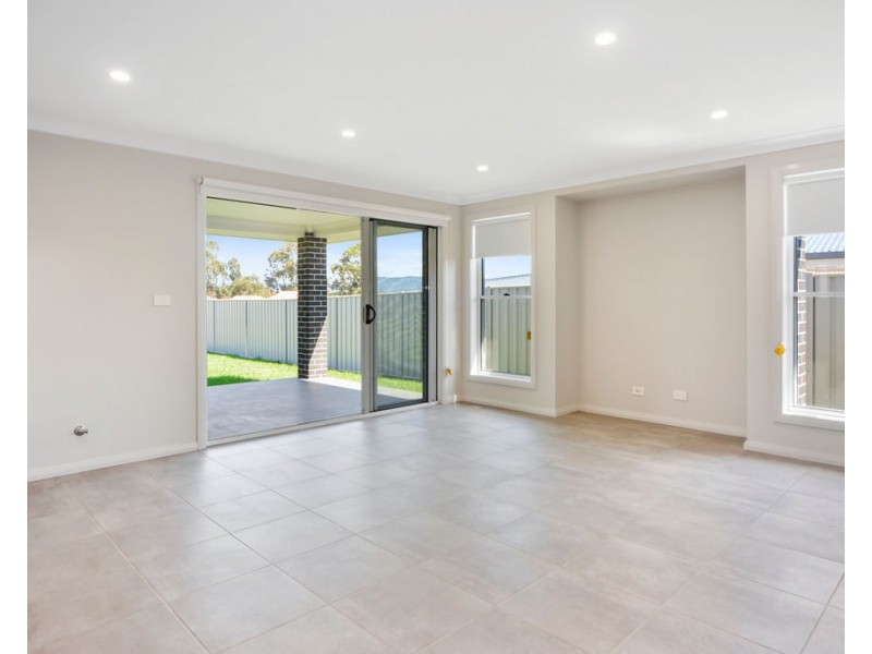 16 Jindalee Crescent, Nowra NSW 2541