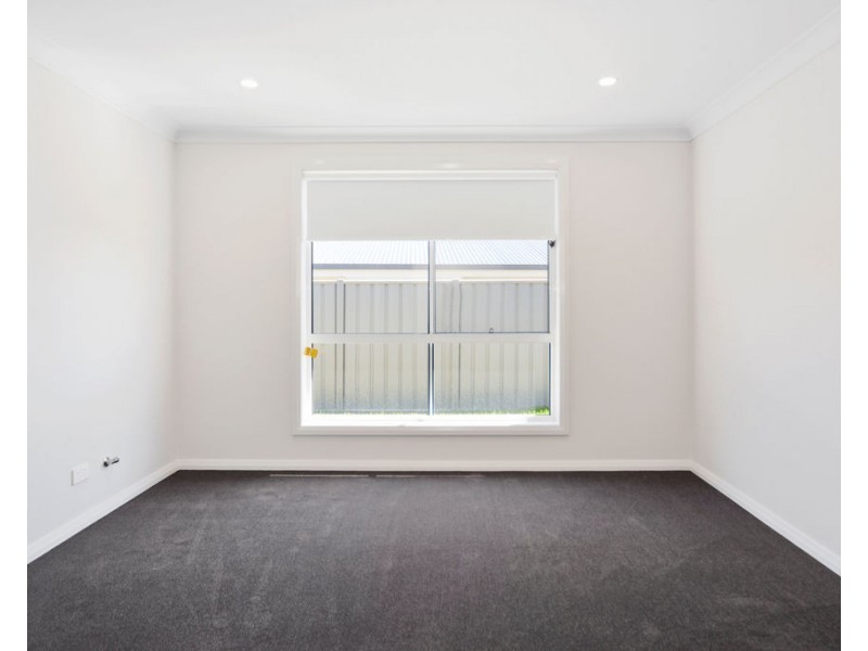 16 Jindalee Crescent, Nowra NSW 2541
