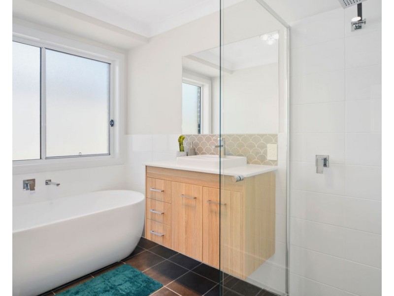 16 Jindalee Crescent, Nowra NSW 2541