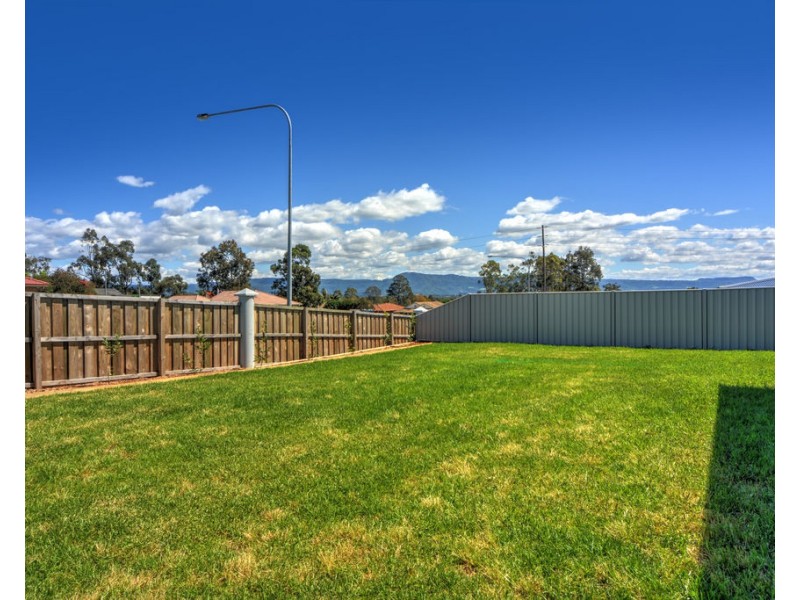 16 Jindalee Crescent, Nowra NSW 2541
