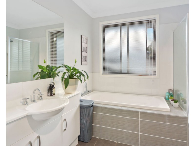 18 George Lee Way, North Nowra NSW 2541