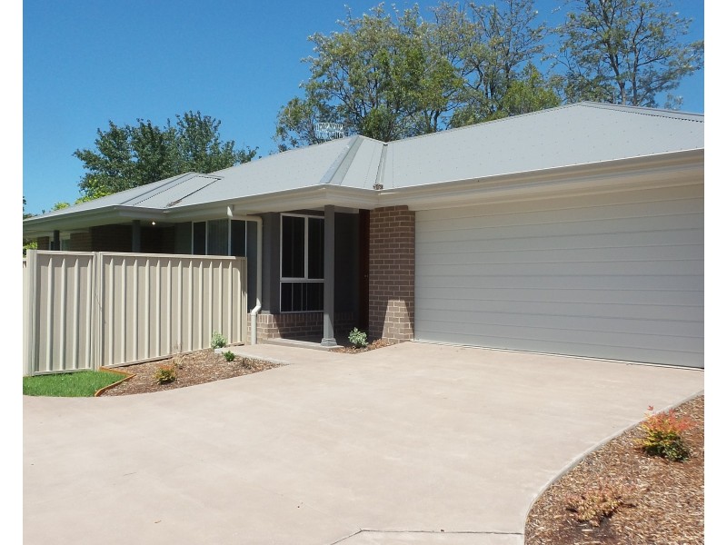 2/76 Main Road, Cambewarra NSW 2540