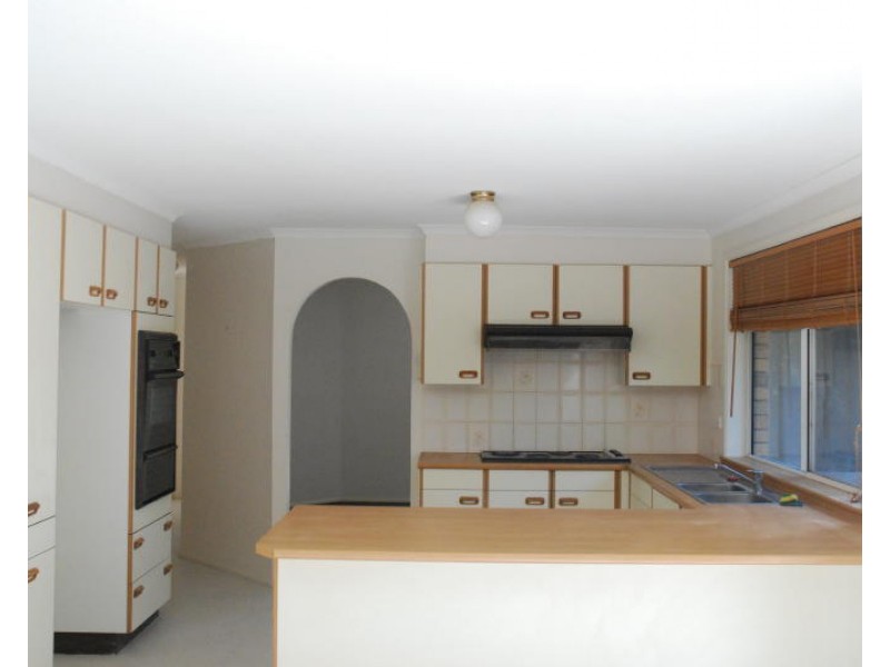 2 Groudle Glen, Bomaderry NSW 2541