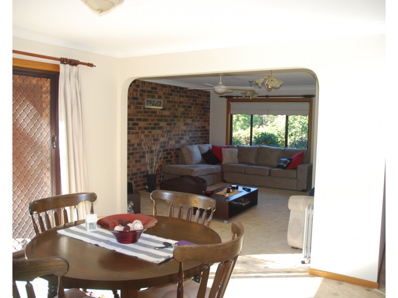 30 Ferntree Drive, Bomaderry NSW 2541