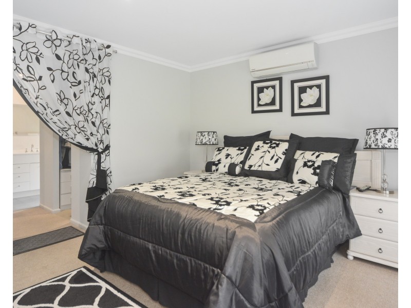 61 Burradoo Crescent, Nowra NSW 2541