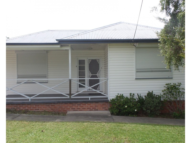 4 Elizabeth Avenue, Nowra NSW 2541