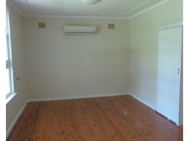 4 Elizabeth Avenue, Nowra NSW 2541