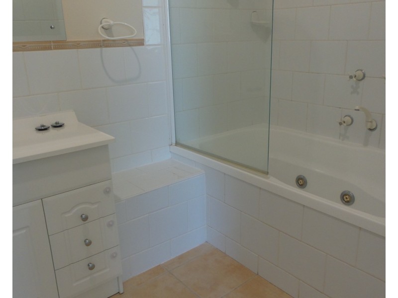 4 Elizabeth Avenue, Nowra NSW 2541