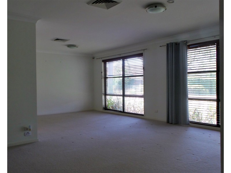 5 Amber Place, Bomaderry NSW 2541
