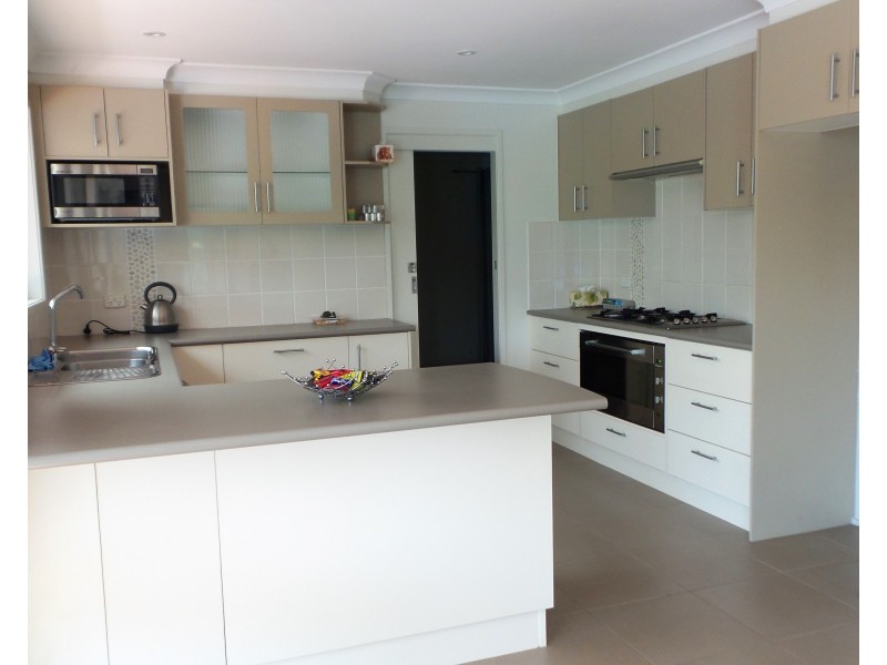5 Amber Place, Bomaderry NSW 2541