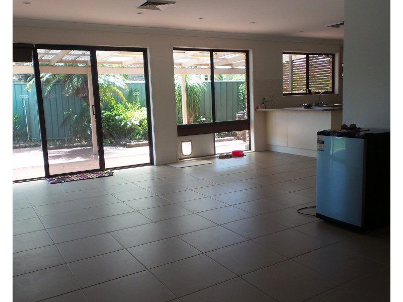 5 Amber Place, Bomaderry NSW 2541