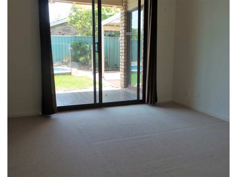 5 Amber Place, Bomaderry NSW 2541
